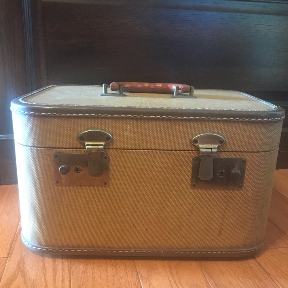 Tweed train case